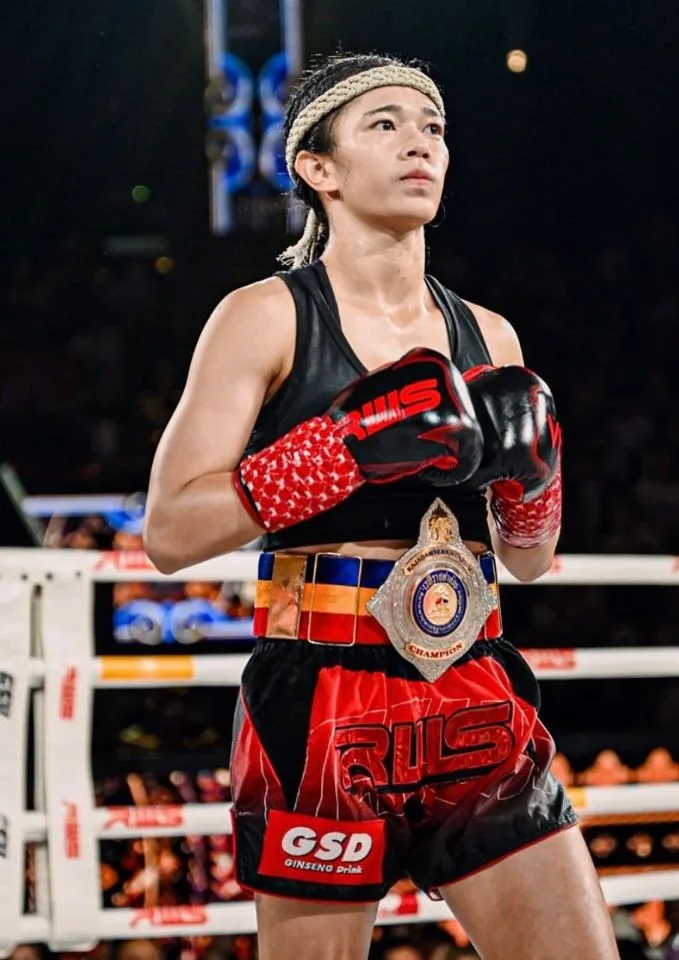 มงกุฎเพชร เพชรพราวฟ้า